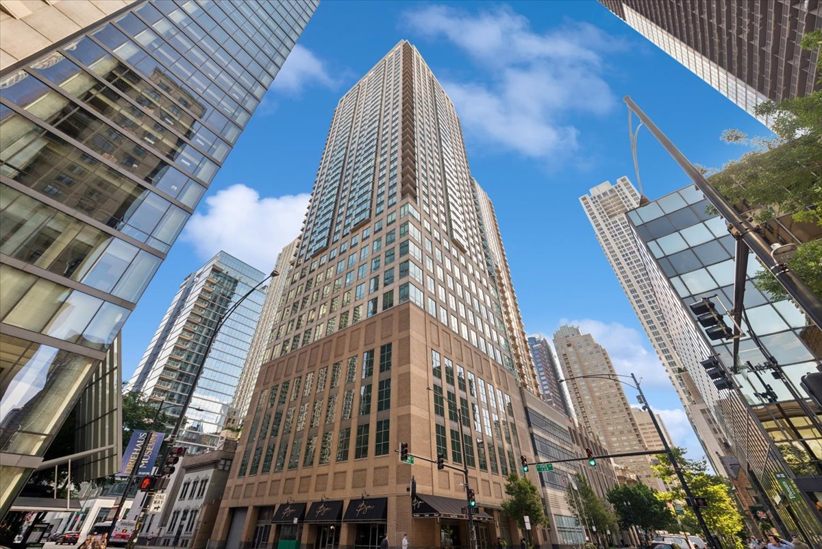 2 E Erie Street Unit: 2605