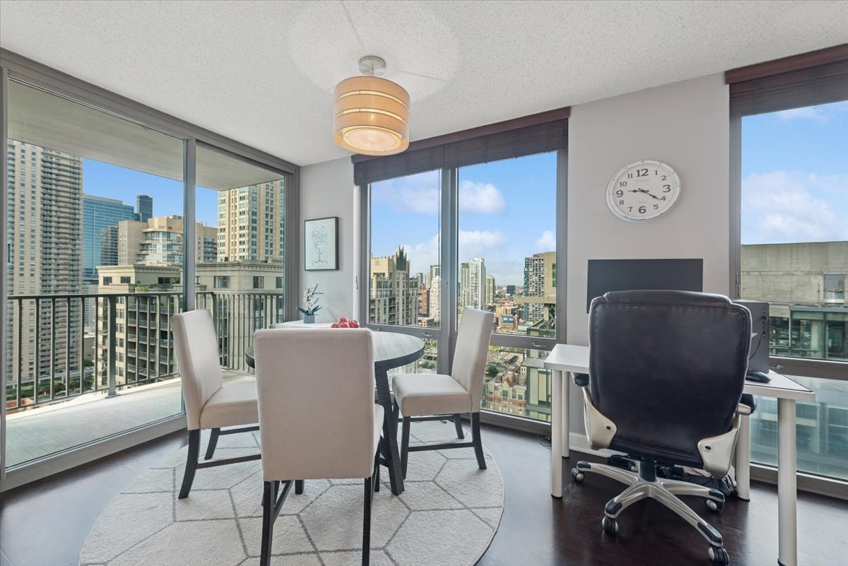 2 E Erie Street Unit: 2605