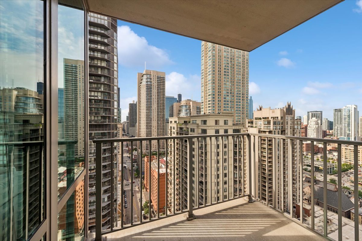 2 E Erie Street Unit: 2605