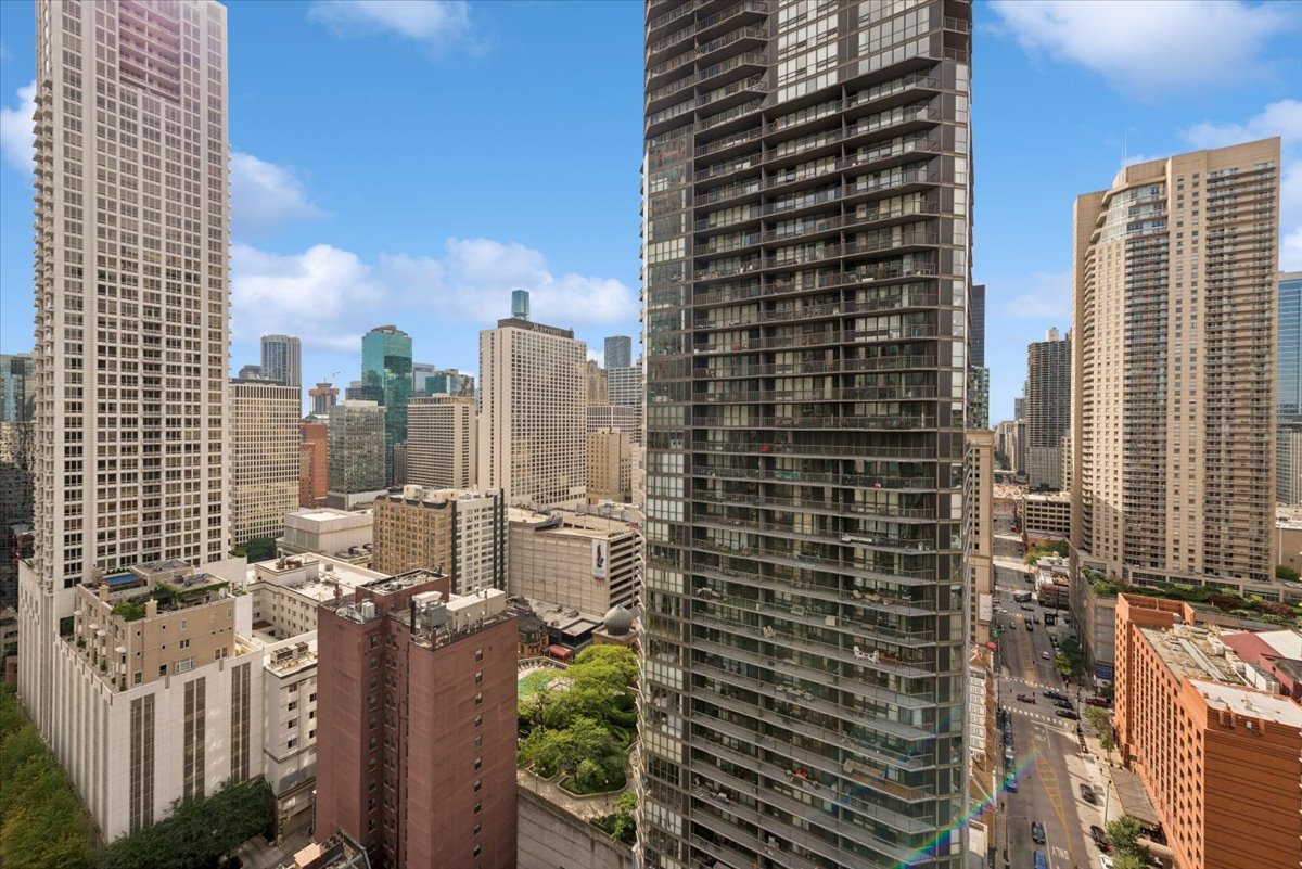 2 E Erie Street Unit: 2605