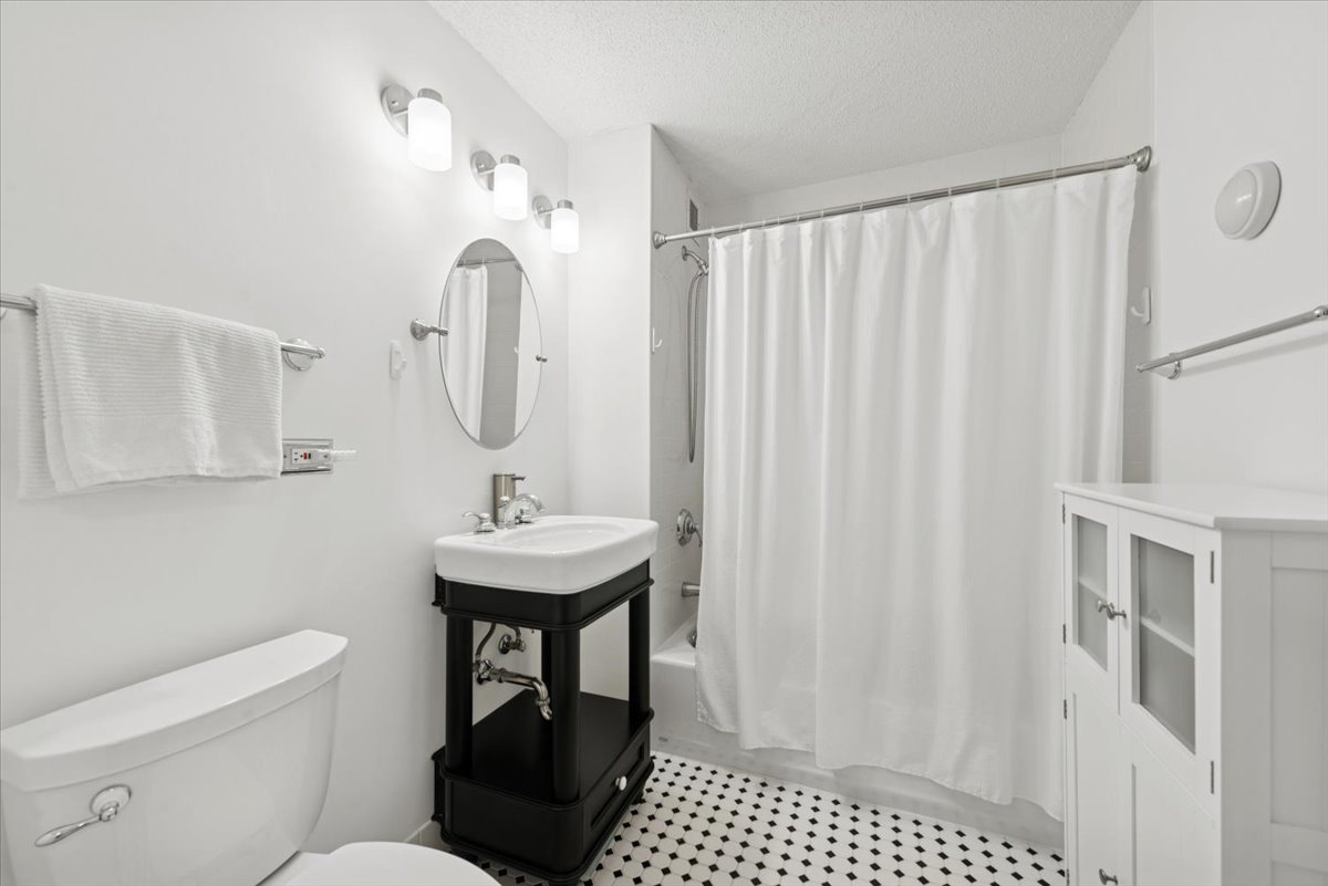 2 E Erie Street Unit: 2605