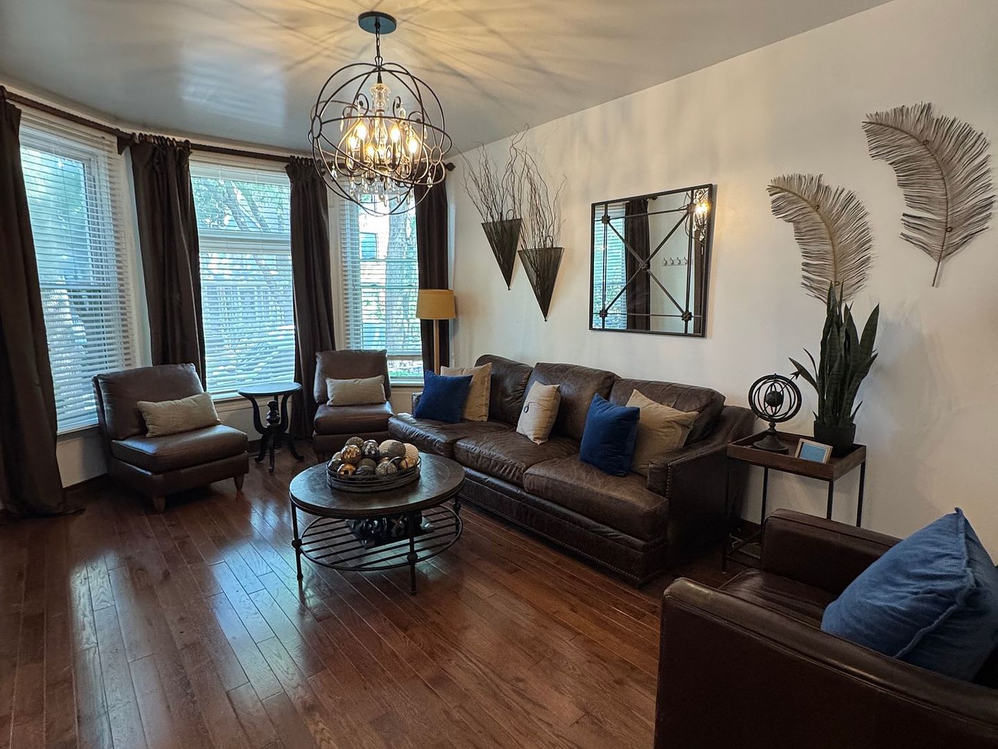 1913 W Cuyler Avenue Unit: 2