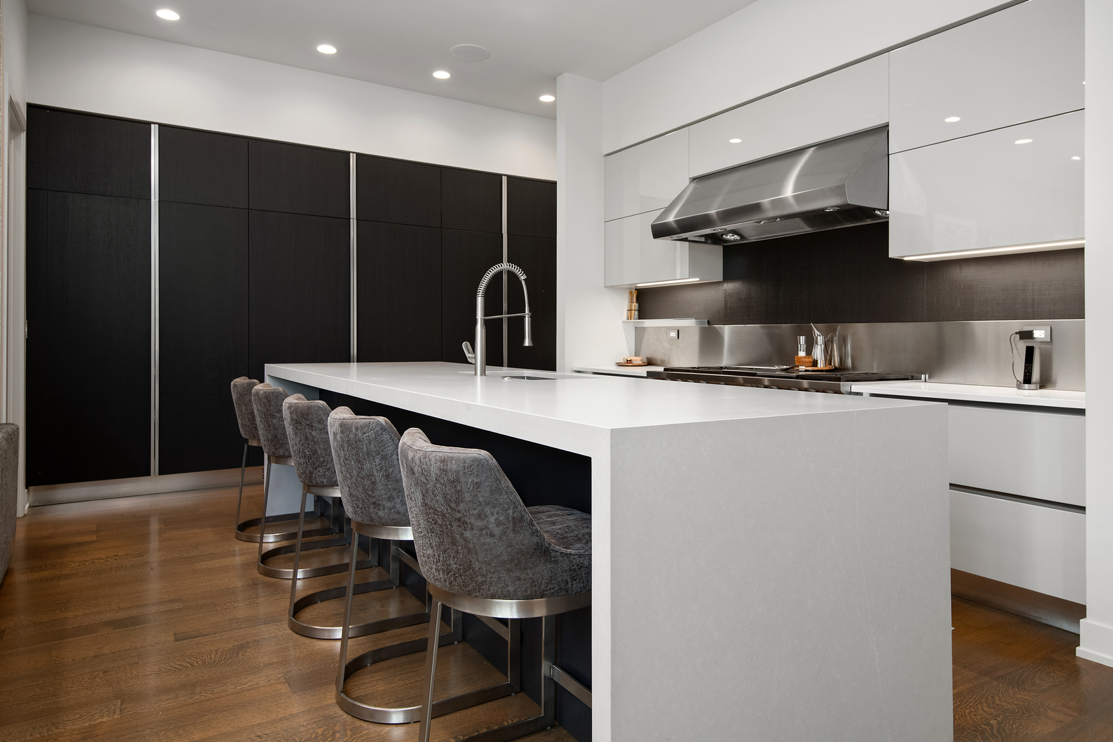 1622 N Wolcott Avenue