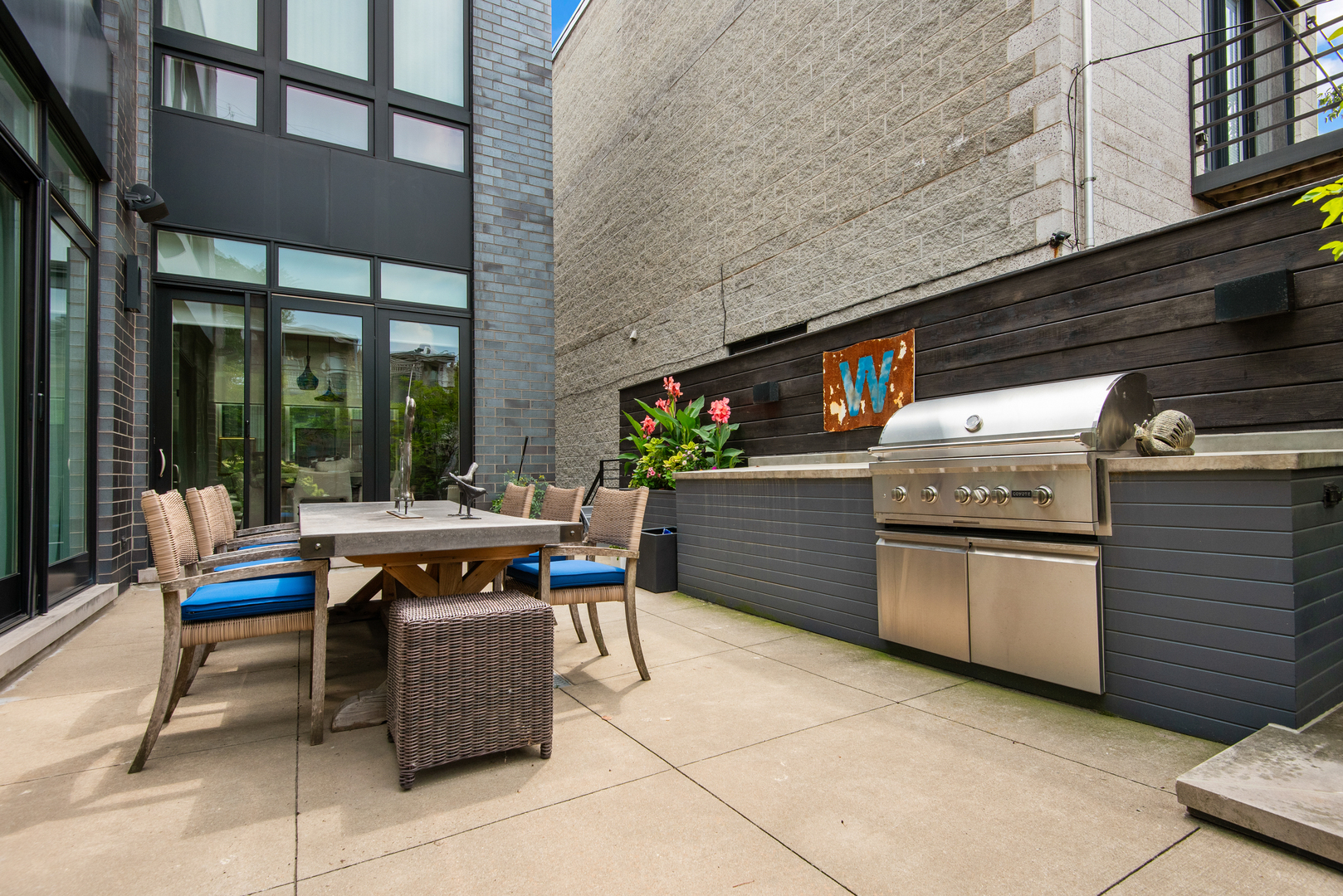 1622 N Wolcott Avenue