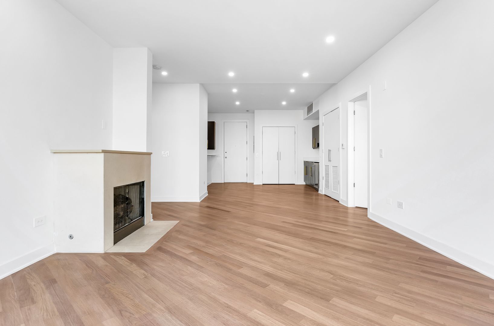 914 W Hubbard Street Unit: 305