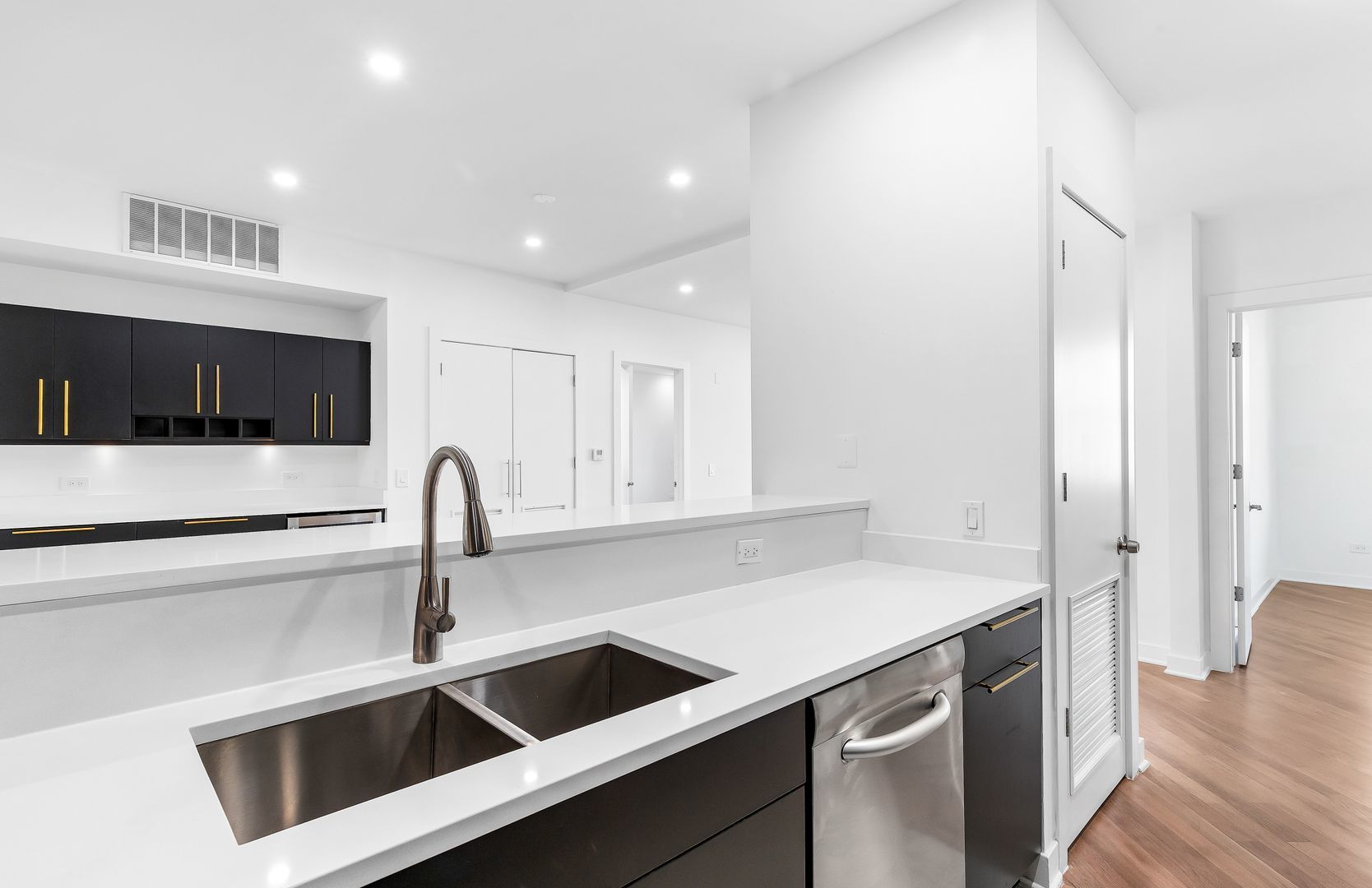 914 W Hubbard Street Unit: 305