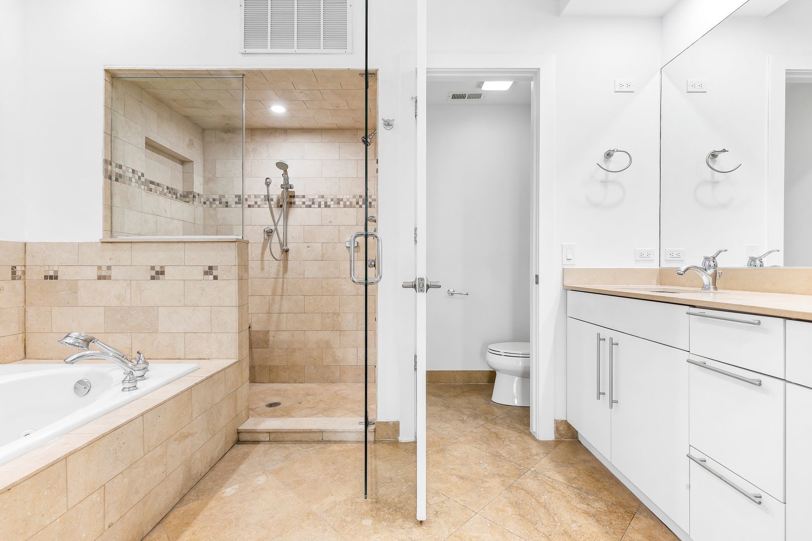 914 W Hubbard Street Unit: 305
