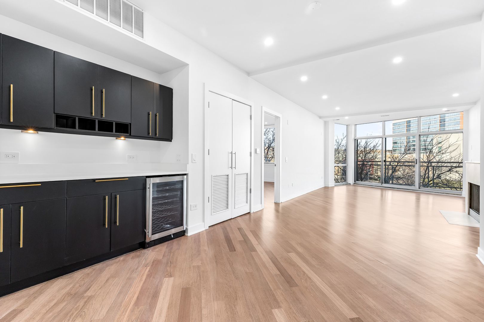 914 W Hubbard Street Unit: 305