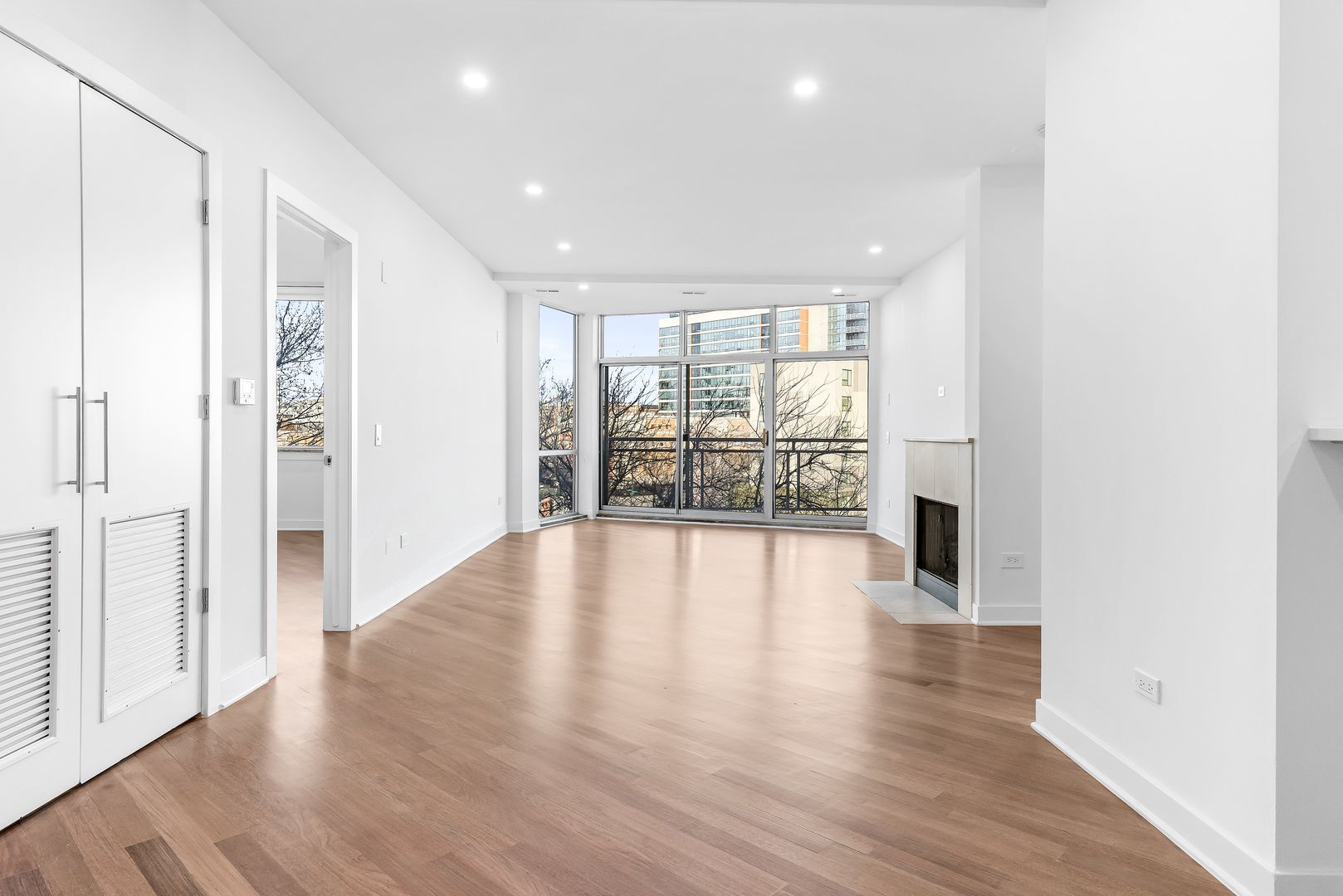914 W Hubbard Street Unit: 305