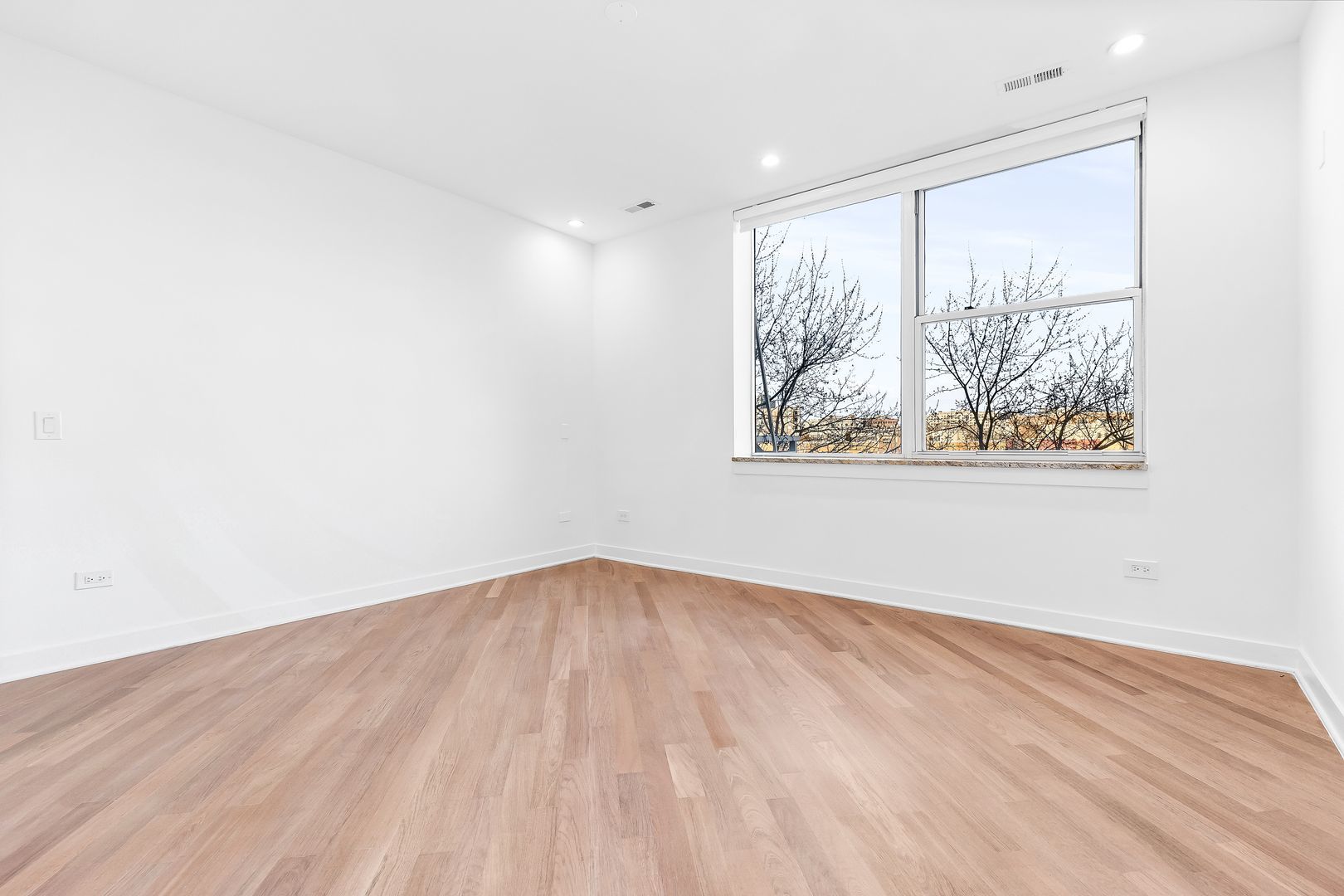914 W Hubbard Street Unit: 305