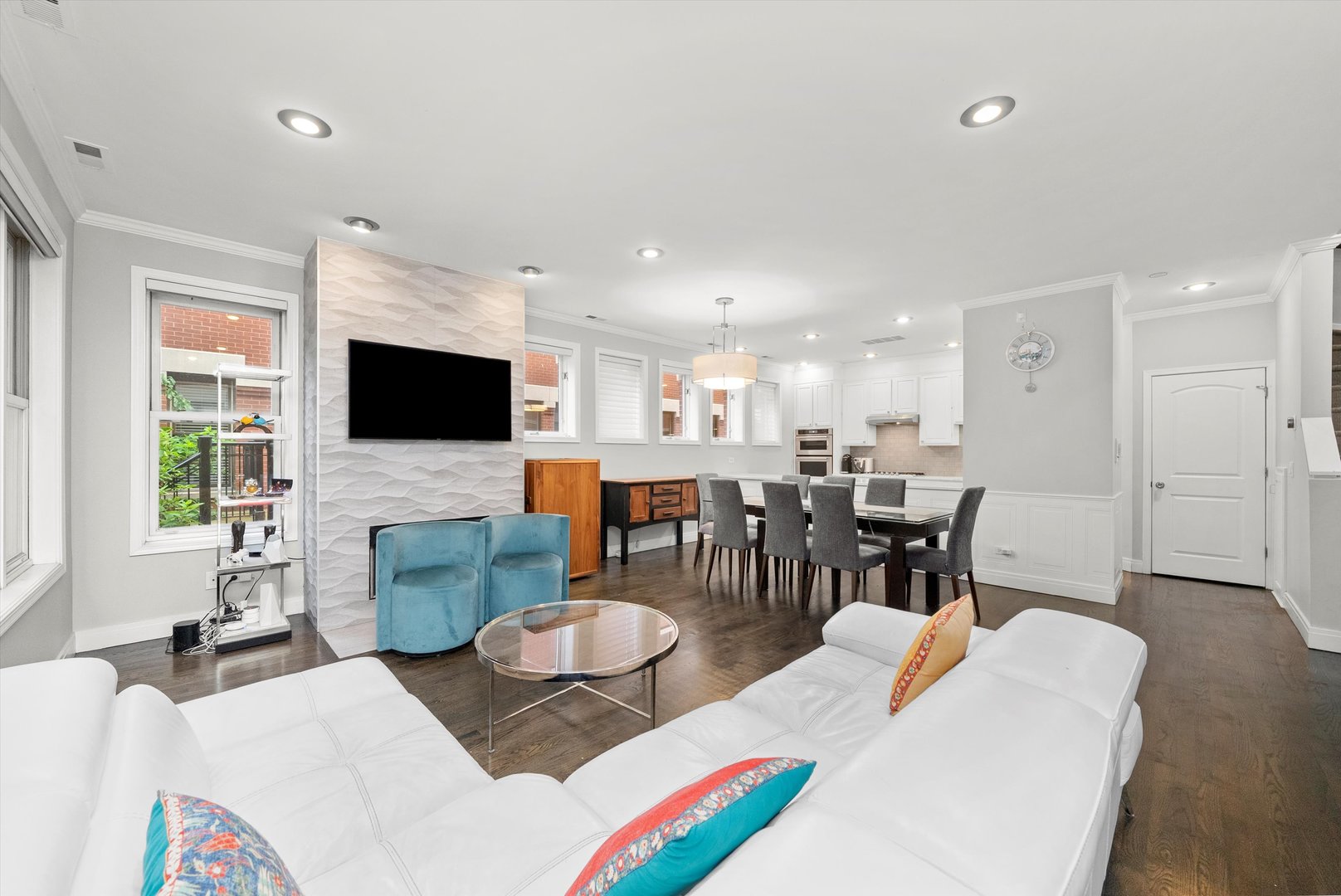 1336 S Indiana Avenue