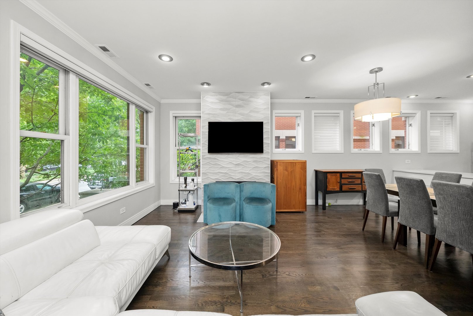 1336 S Indiana Avenue