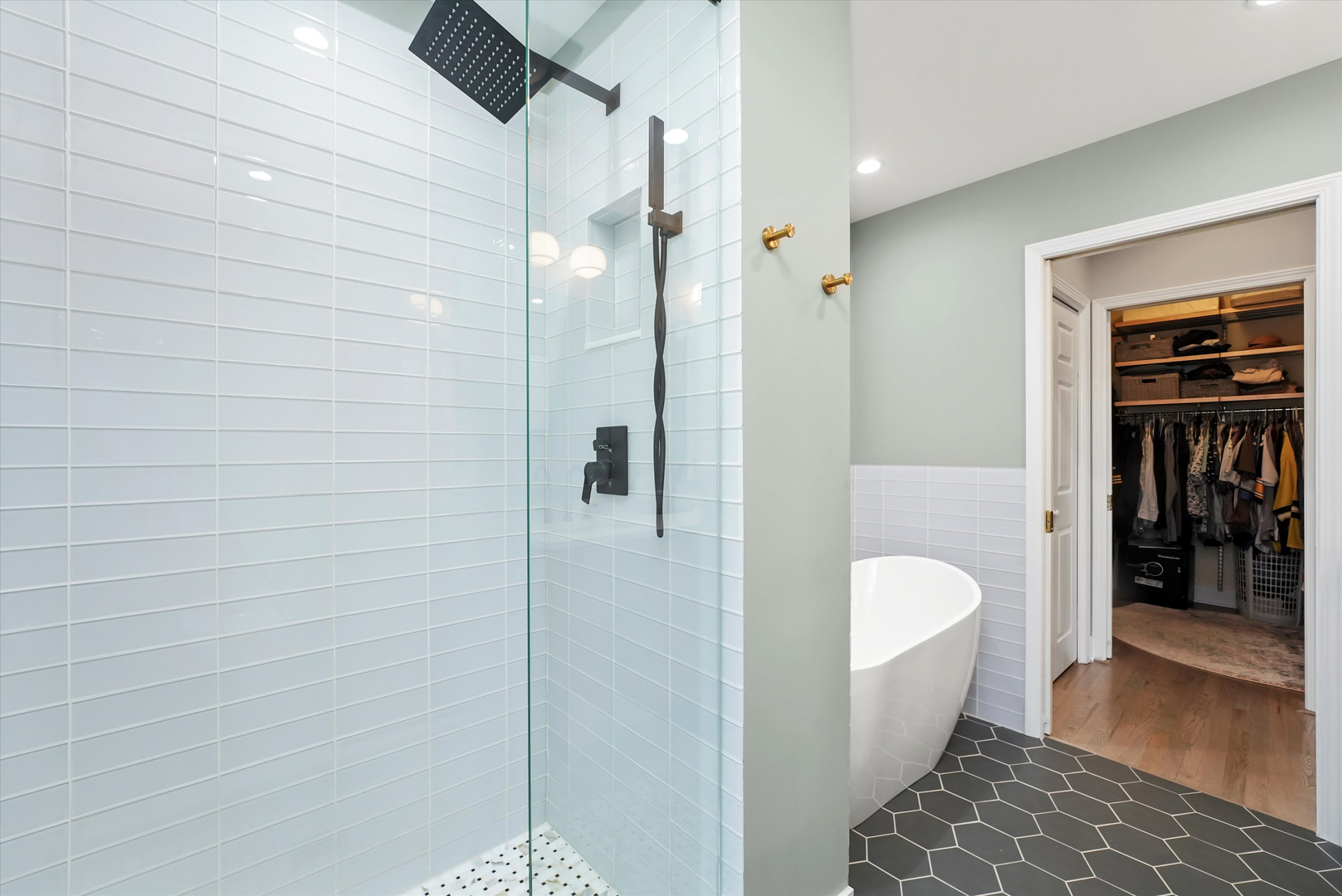 2332 W HURON Street Unit: 2W