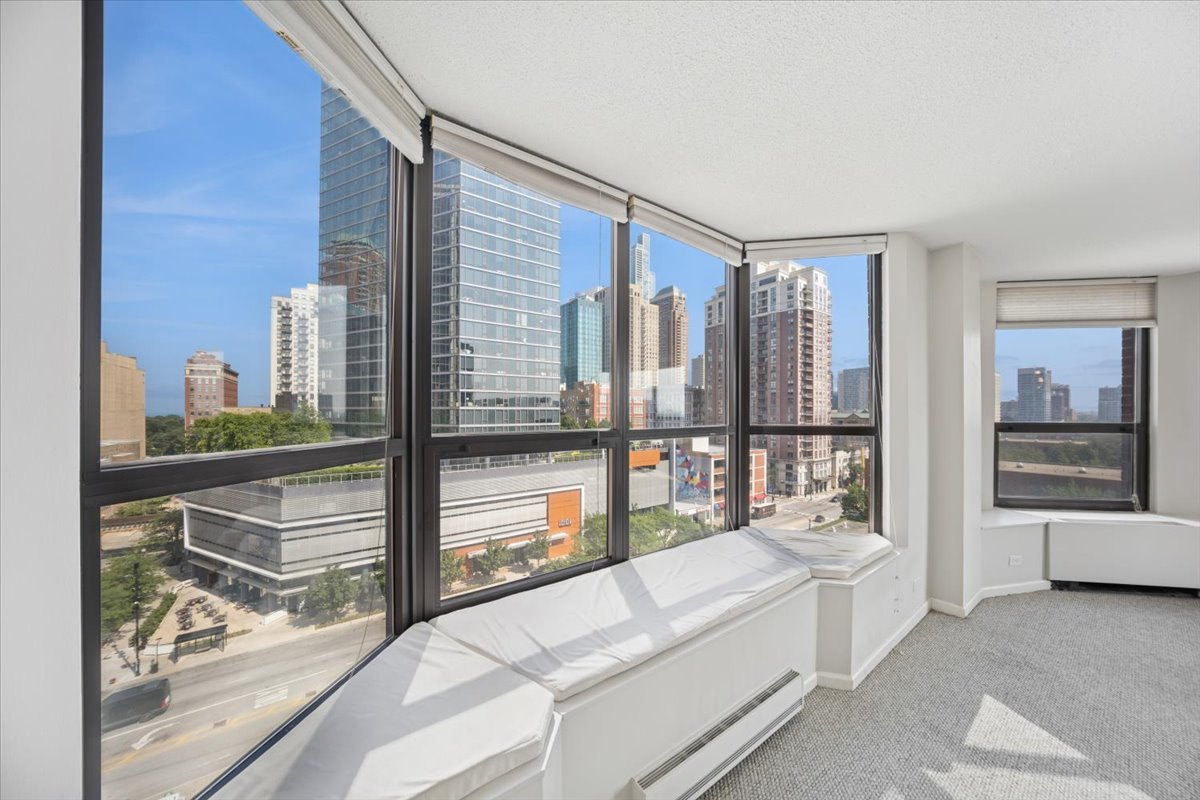 901 S PLYMOUTH Court Unit: 802