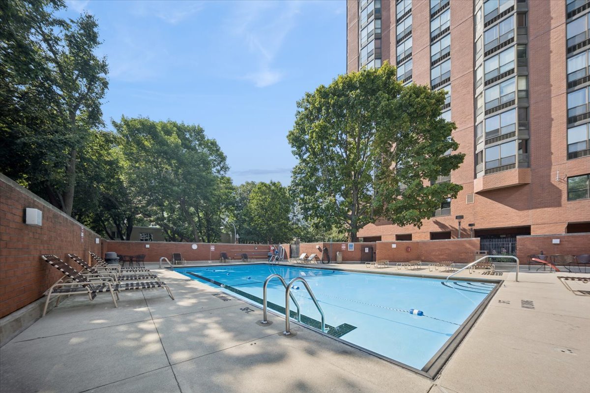 901 S PLYMOUTH Court Unit: 802