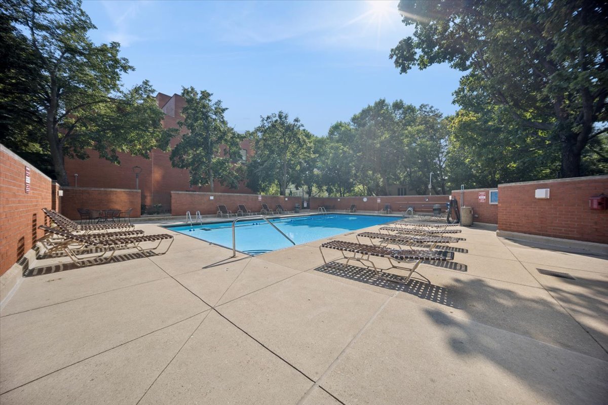 901 S PLYMOUTH Court Unit: 802