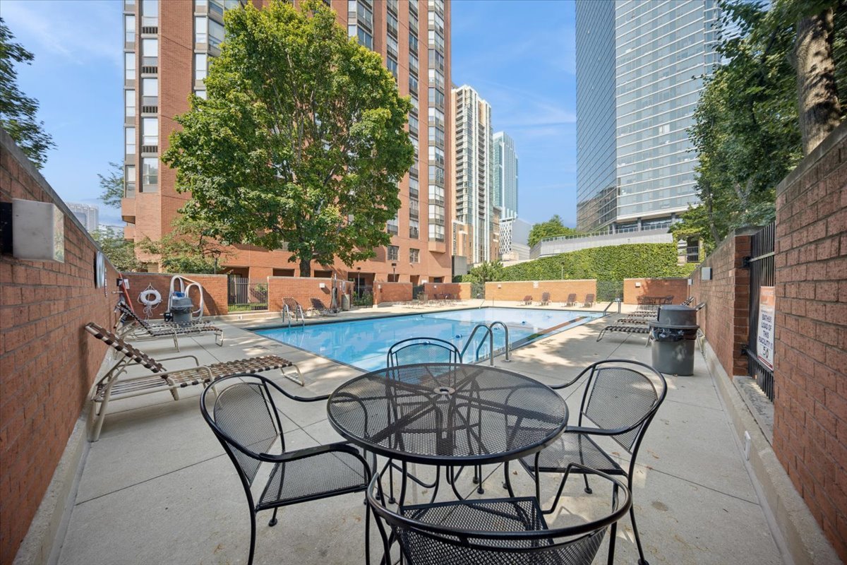 901 S PLYMOUTH Court Unit: 802