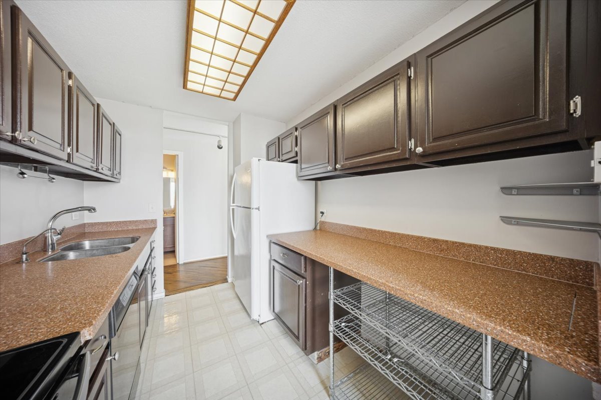 901 S PLYMOUTH Court Unit: 802