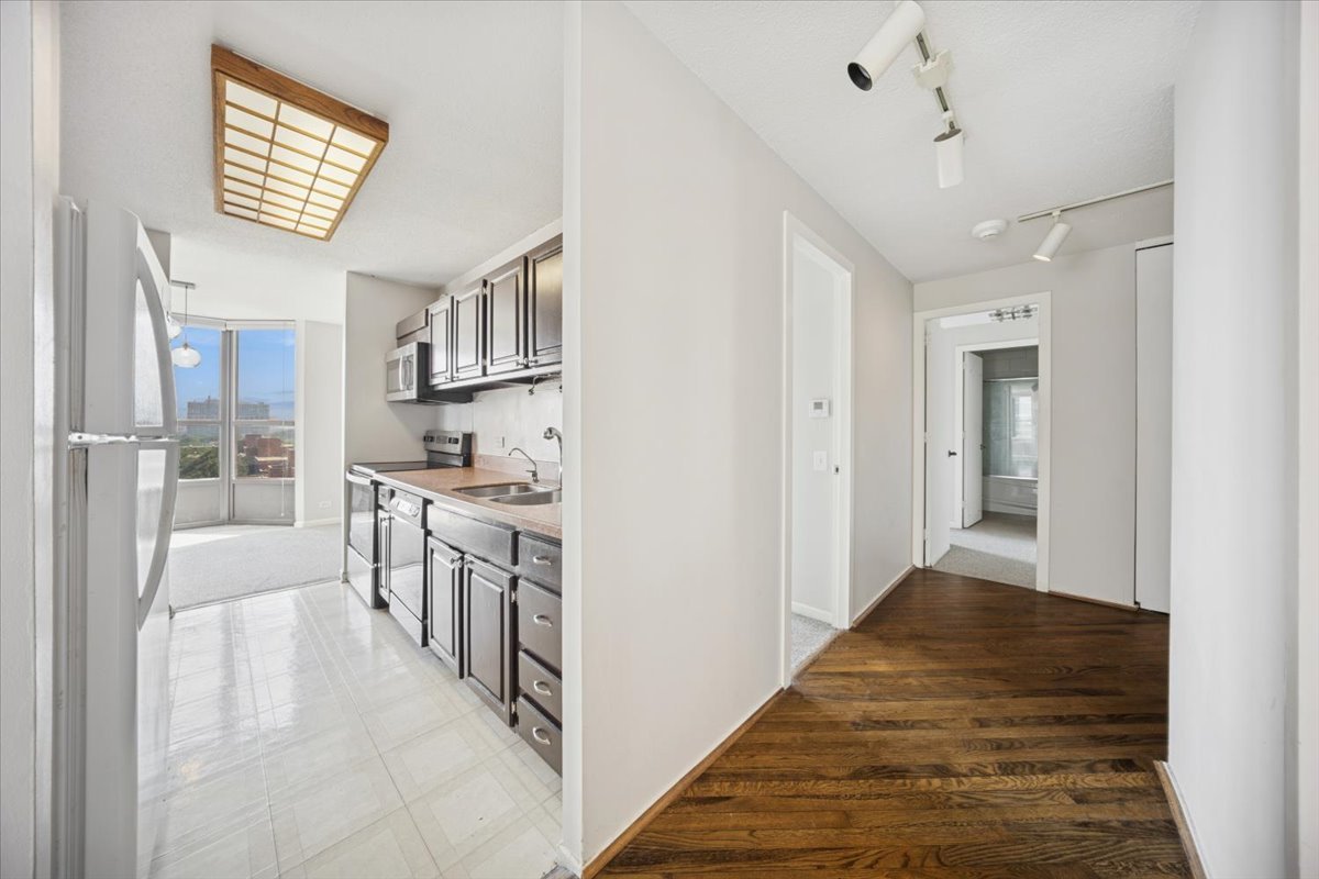 901 S PLYMOUTH Court Unit: 802