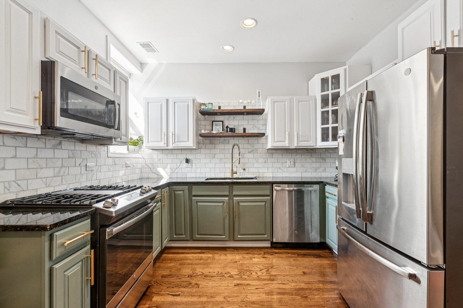 3750 N Wilton Avenue Unit: 5