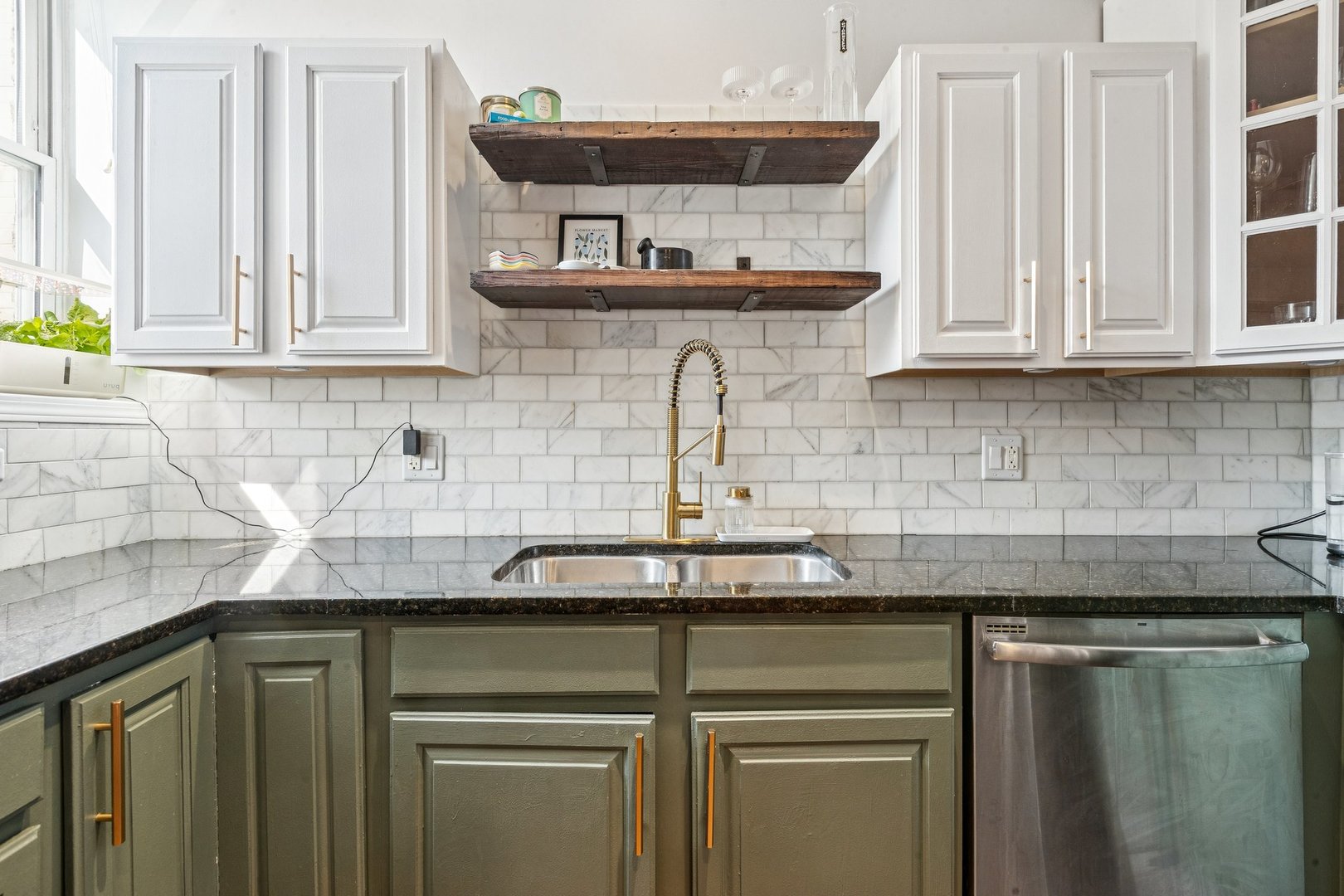 3750 N Wilton Avenue Unit: 5