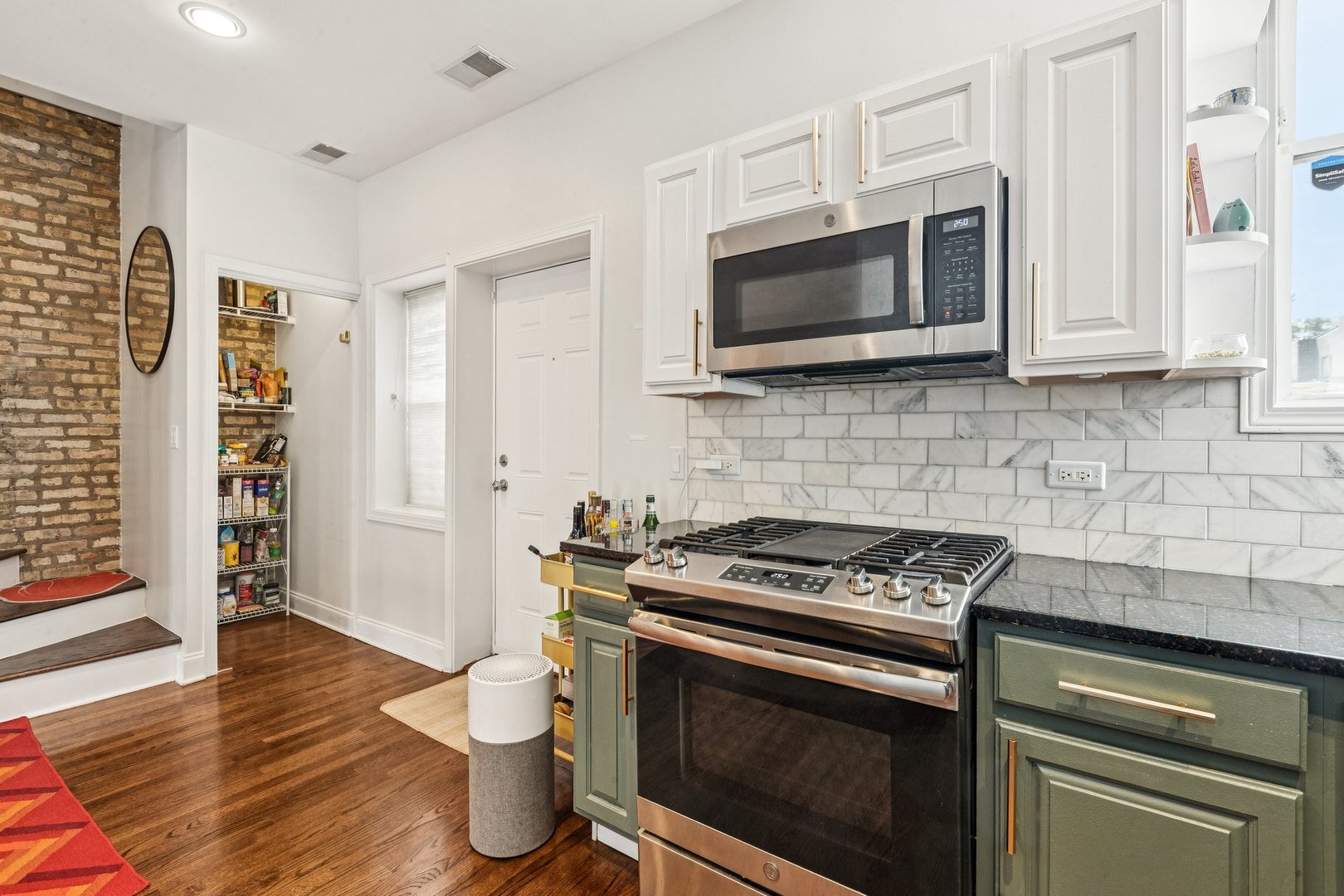 3750 N Wilton Avenue Unit: 5