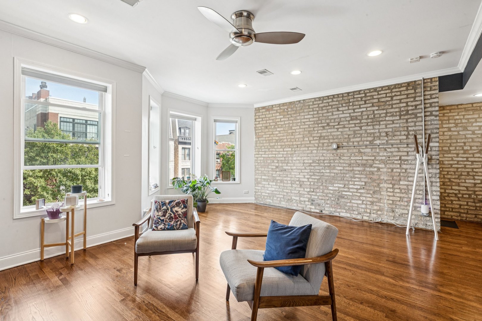 3750 N Wilton Avenue Unit: 5