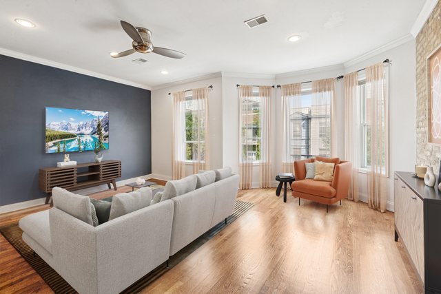 3750 N Wilton Avenue Unit: 5