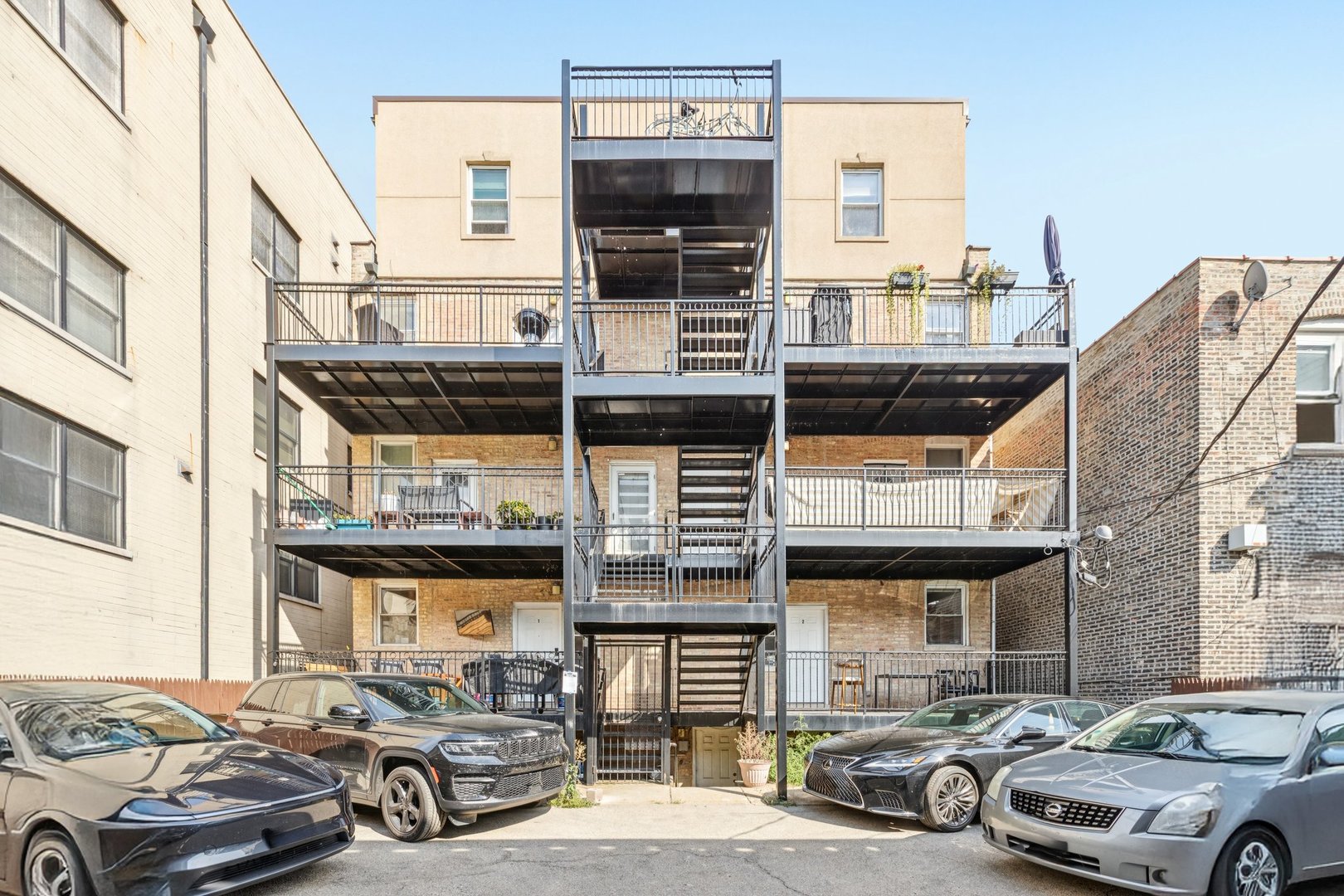 3750 N Wilton Avenue Unit: 5