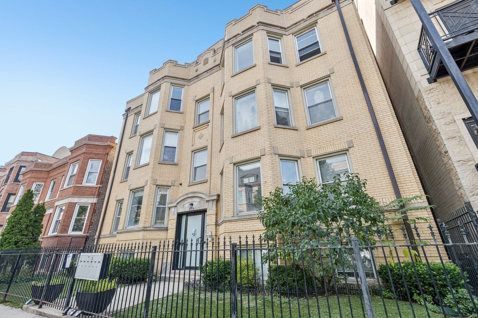 3750 N Wilton Avenue Unit: 5