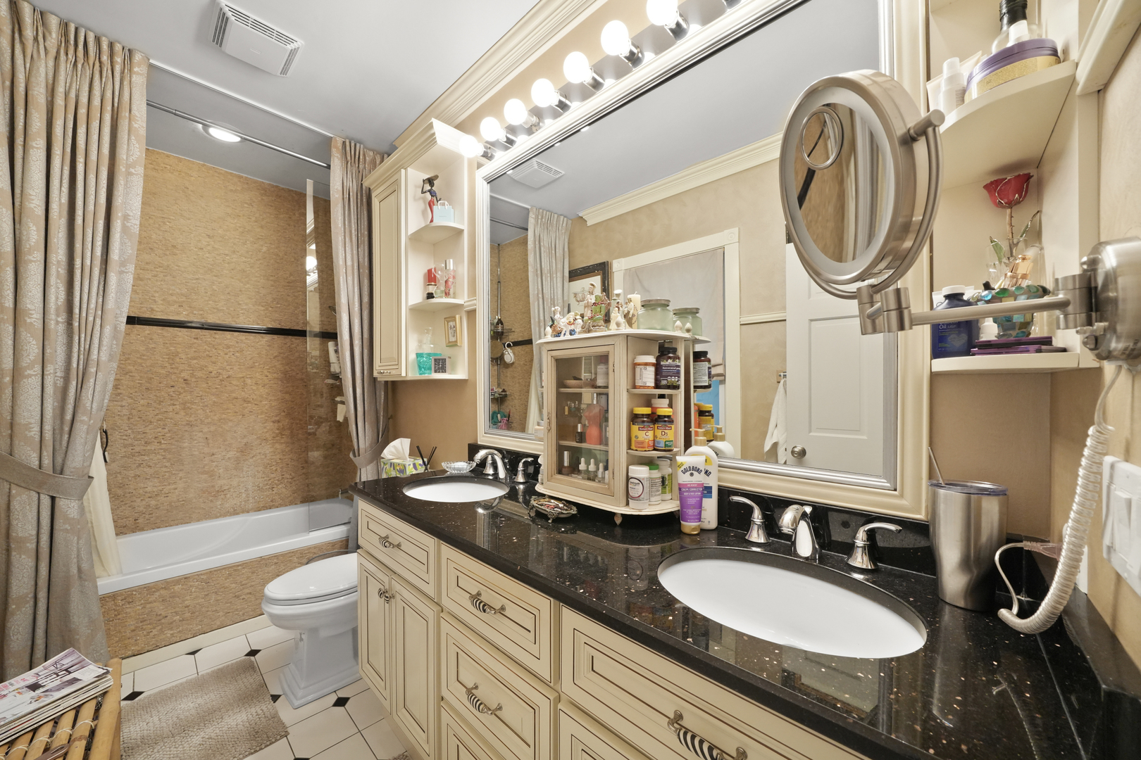 1530 W Monroe Street