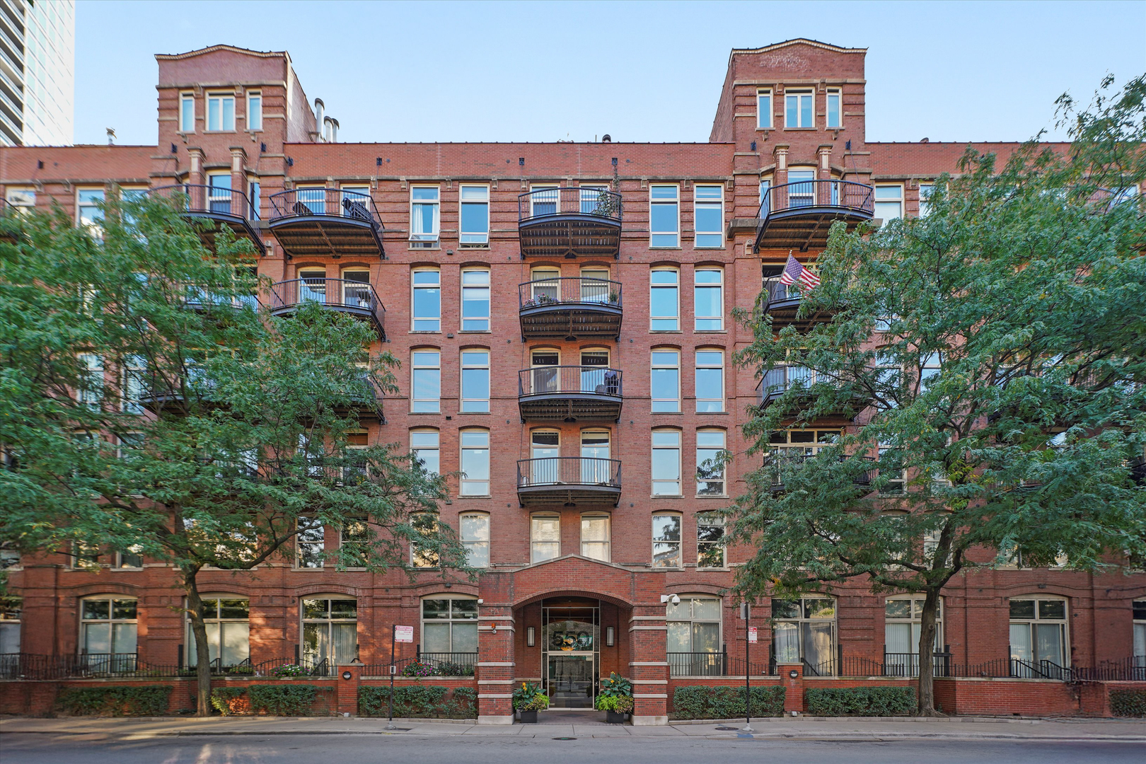 550 N Kingsbury Street Unit: 312