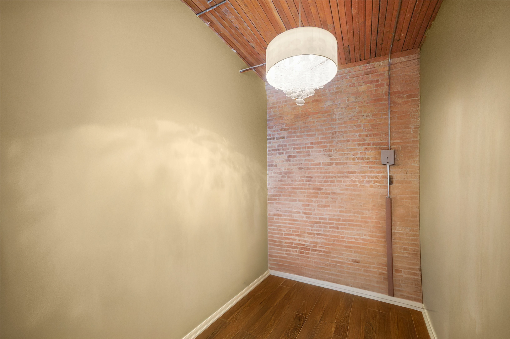 550 N Kingsbury Street Unit: 312