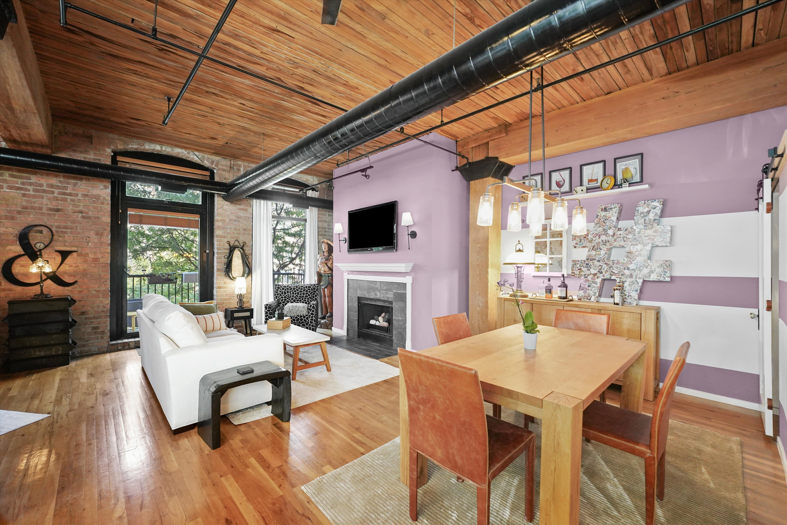 550 N Kingsbury Street Unit: 312