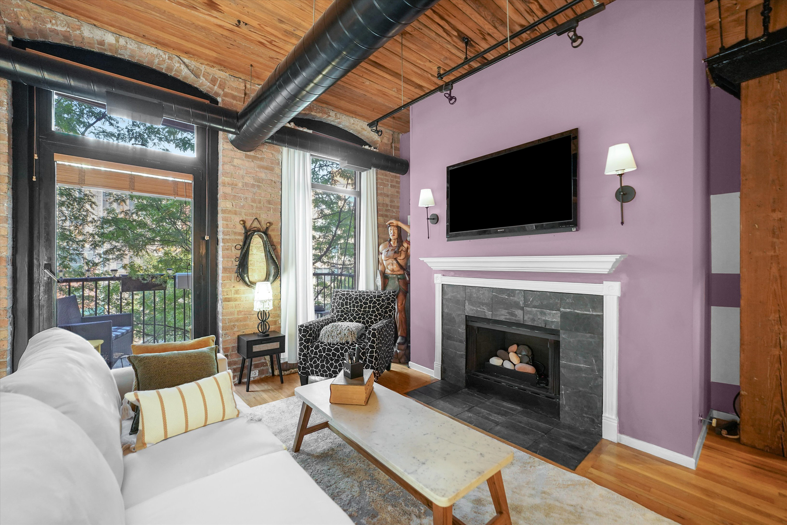 550 N Kingsbury Street Unit: 312