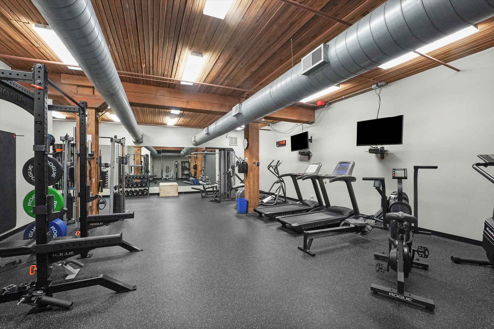 550 N Kingsbury Street Unit: 312