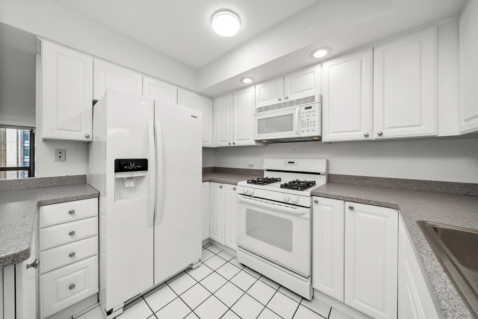 230 E Ontario Street Unit: 2201