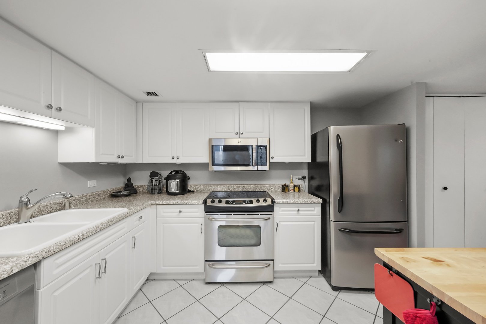 70 W Huron Street Unit: 2604