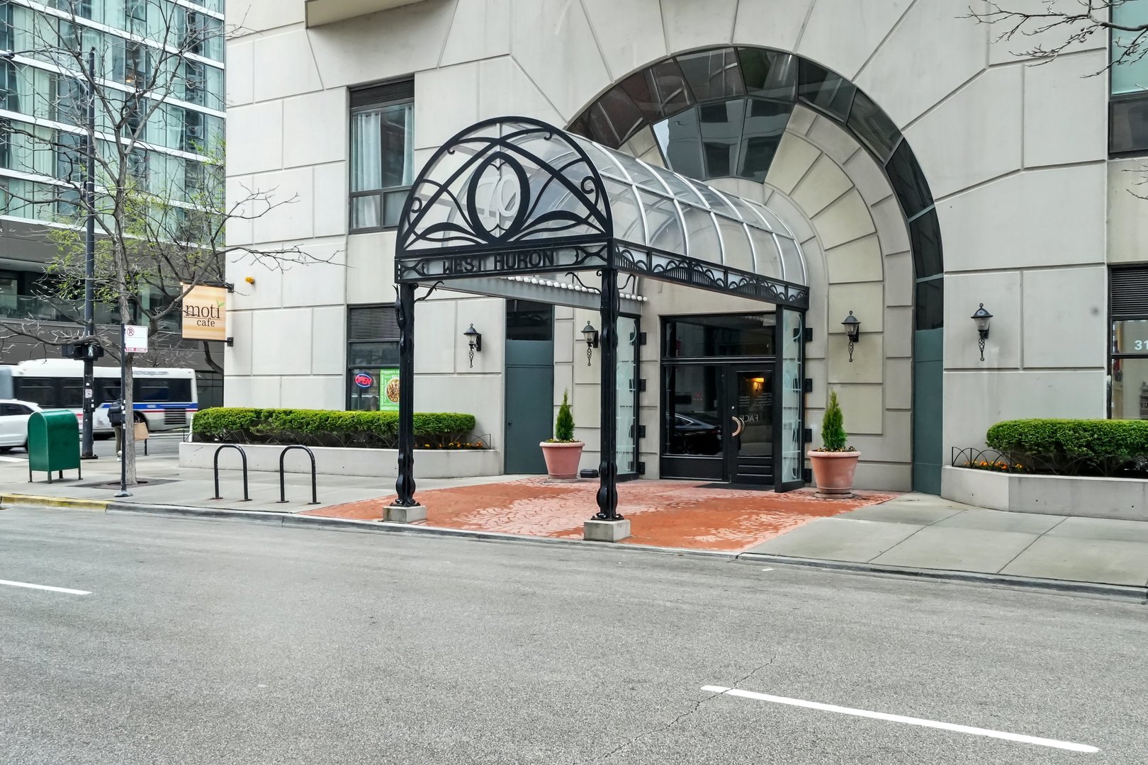 70 W Huron Street Unit: 2604