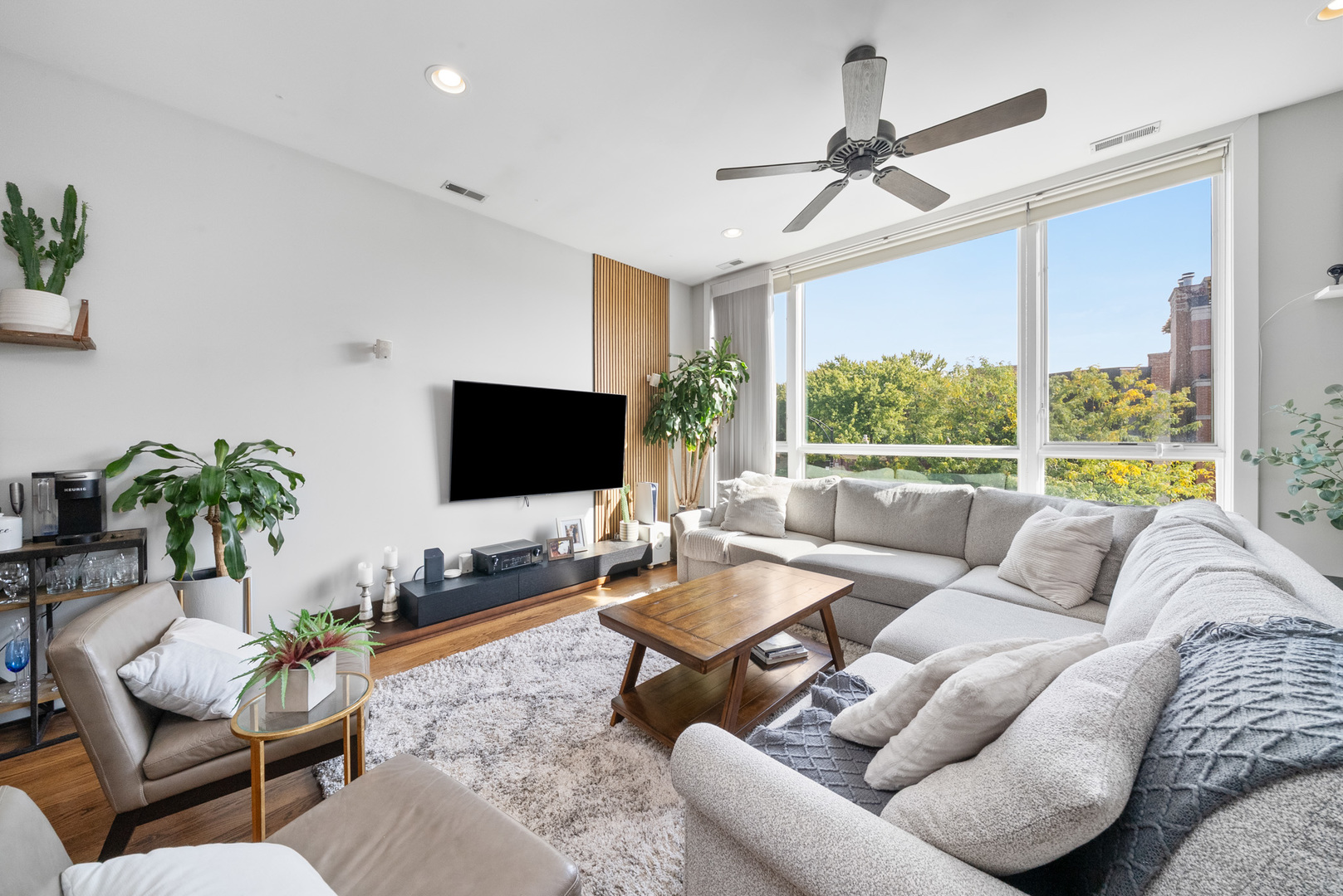 1936 W Armitage Avenue Unit: 3E