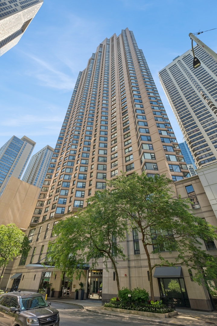 401 E ONTARIO Street Unit: 4106