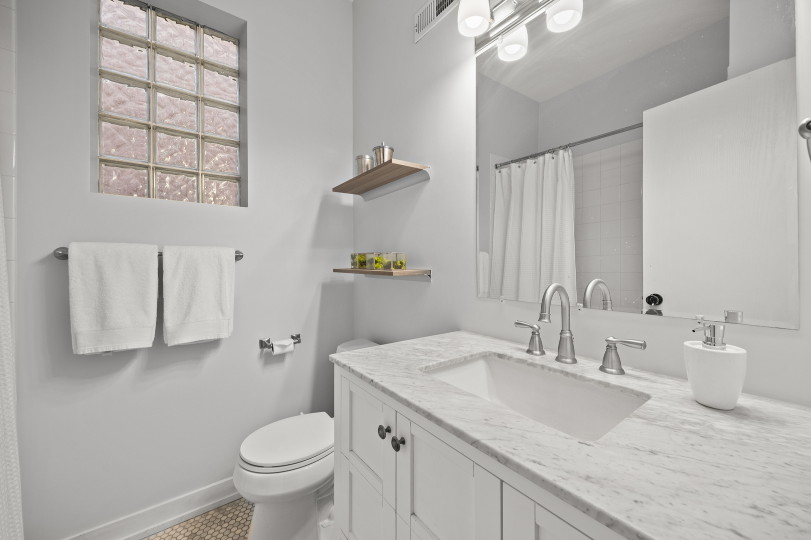 1326 W School Street Unit: 2