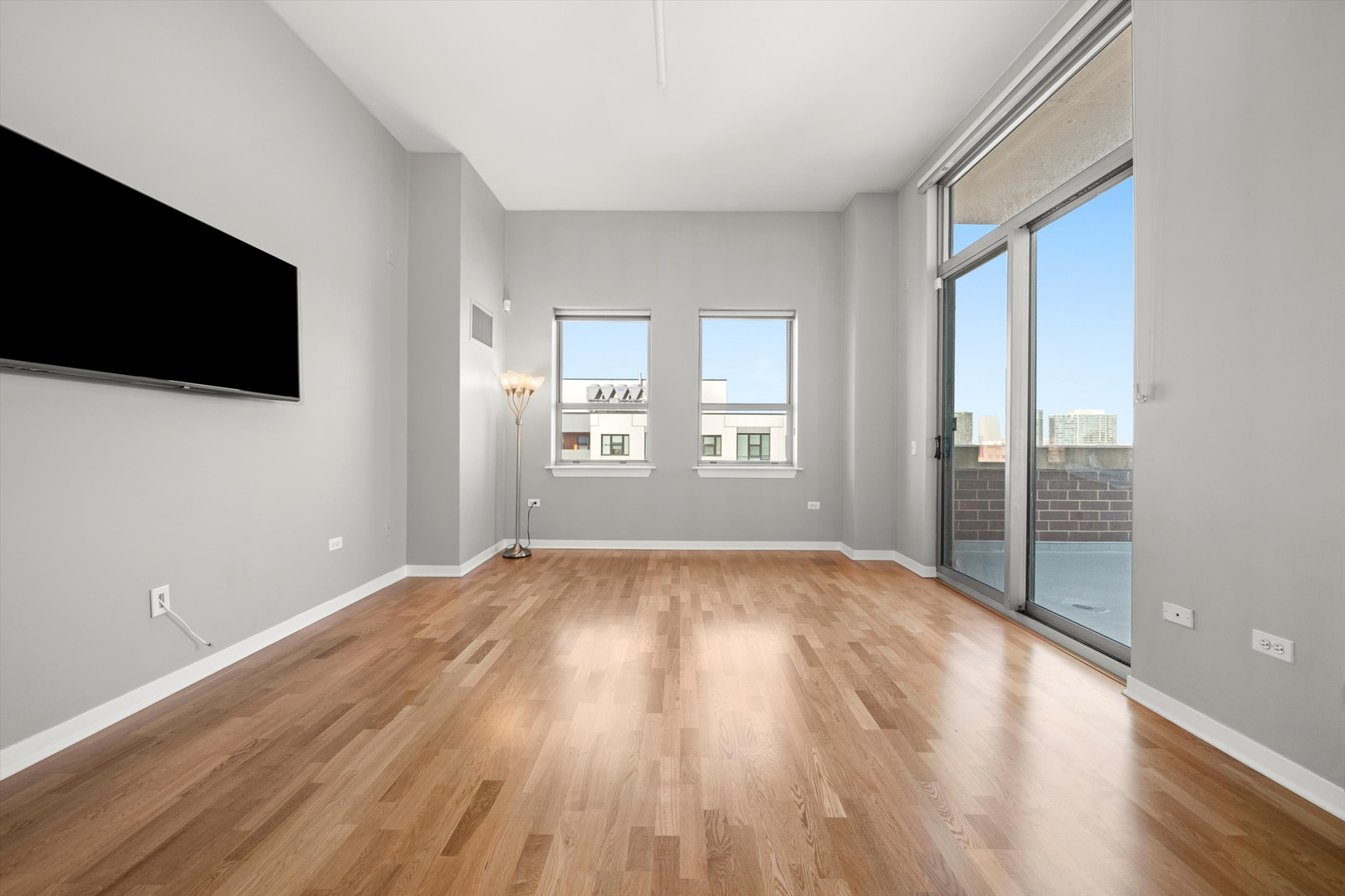 437 W Division Street Unit: 901