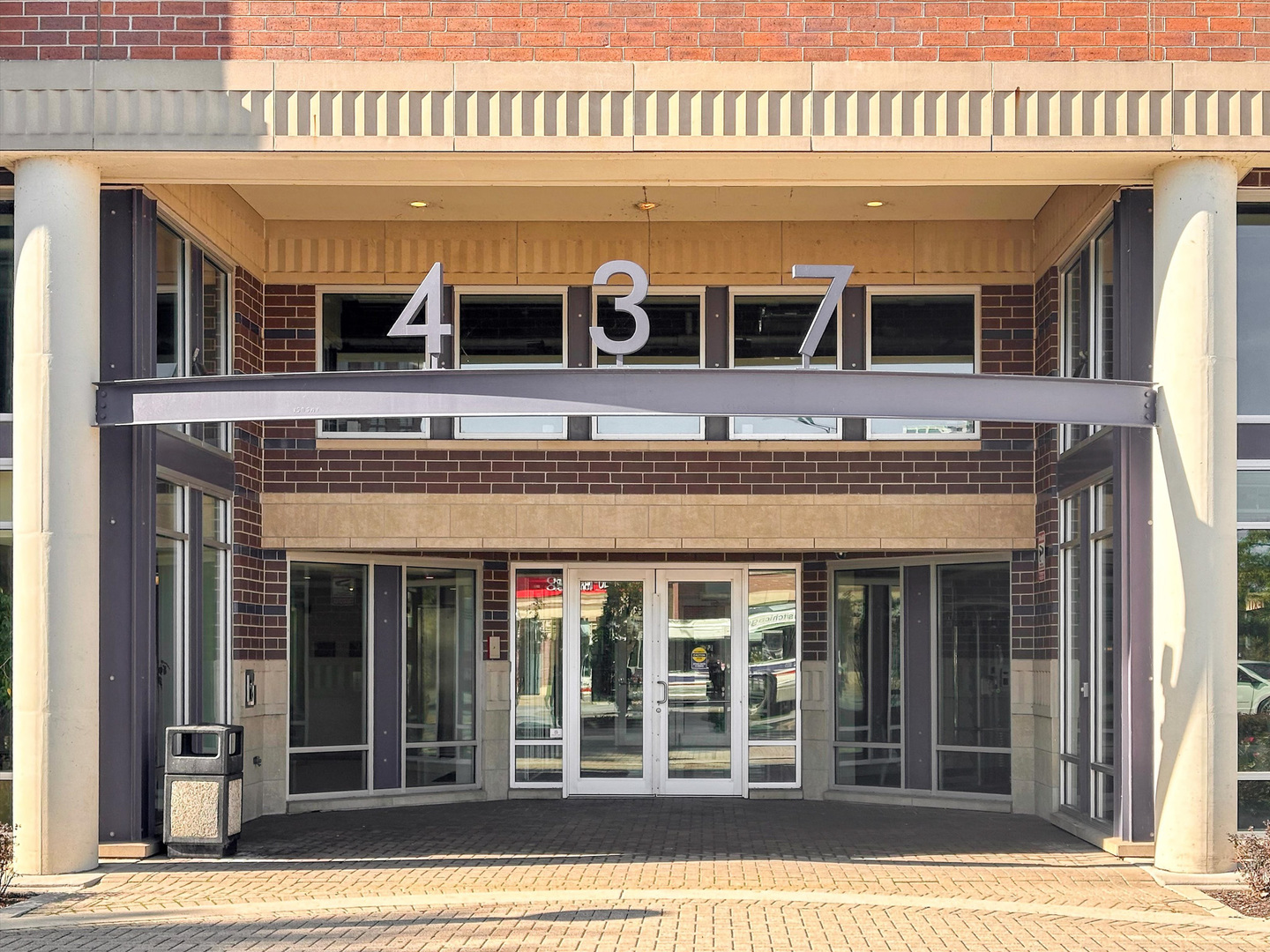 437 W Division Street Unit: 901