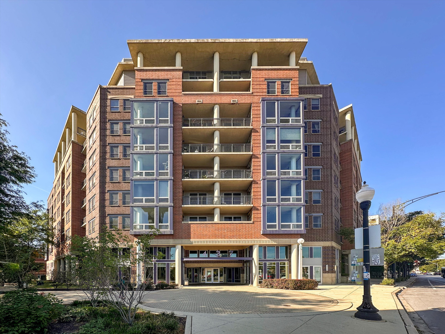 437 W Division Street Unit: 901