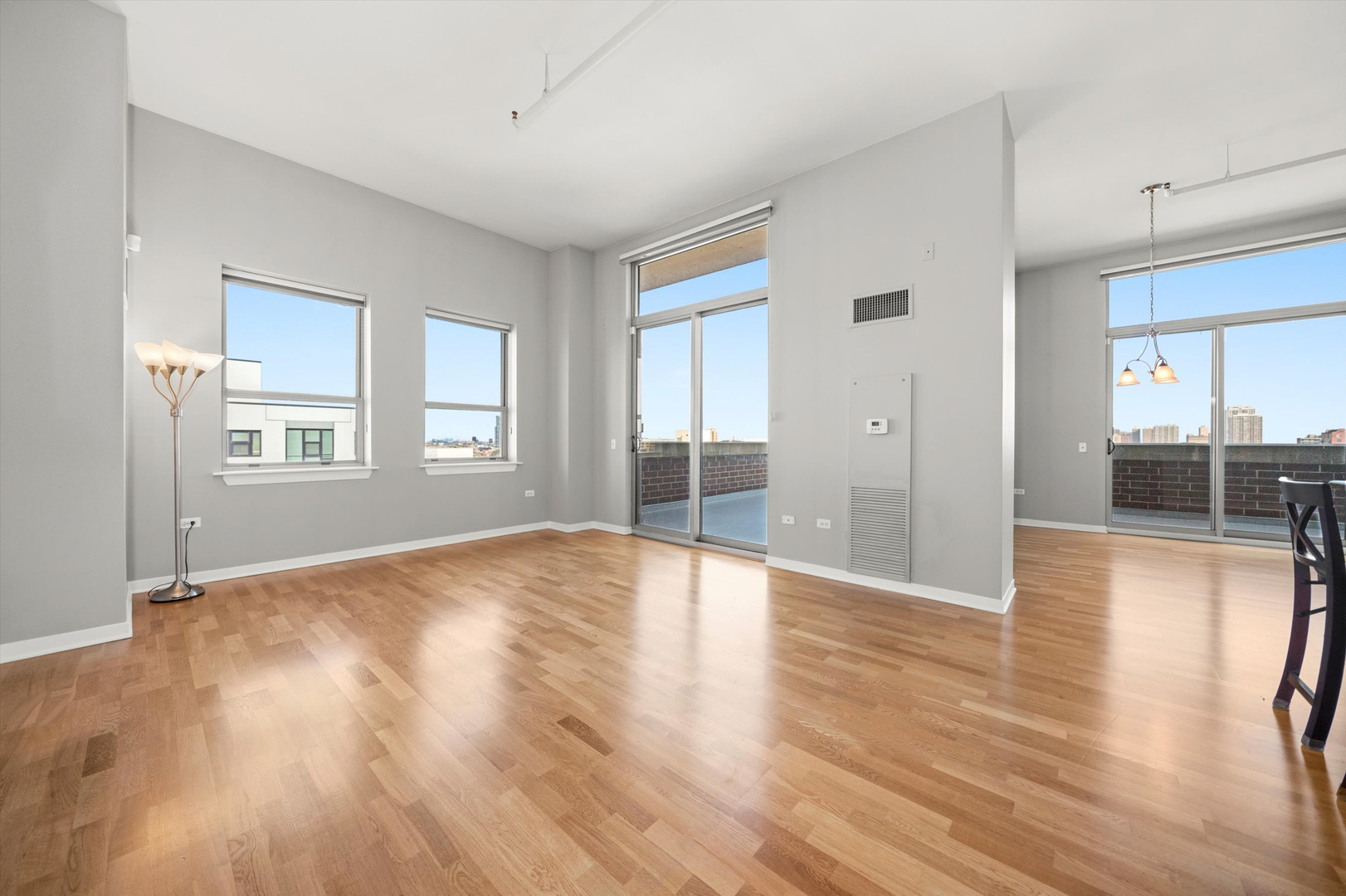 437 W Division Street Unit: 901