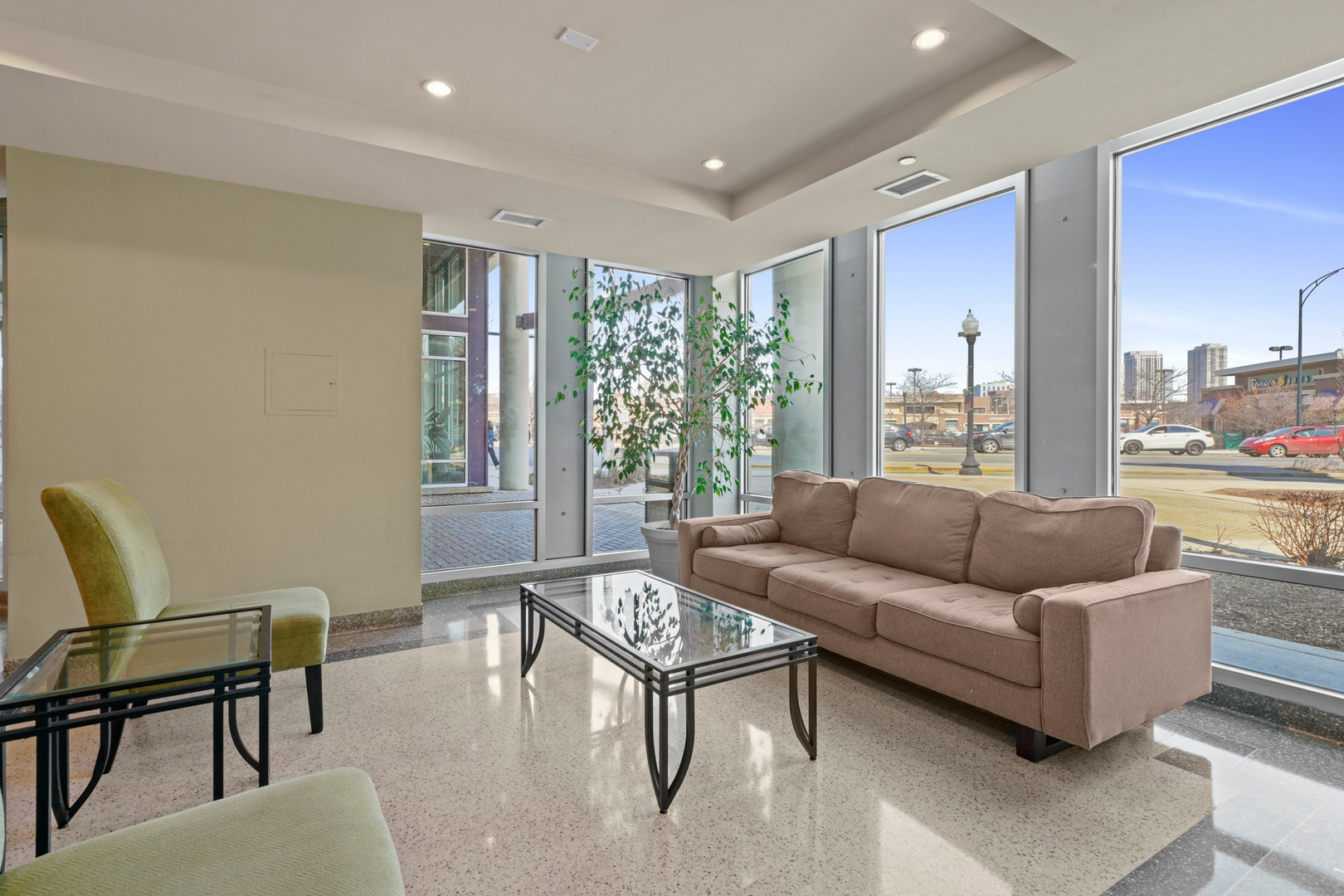 437 W Division Street Unit: 901