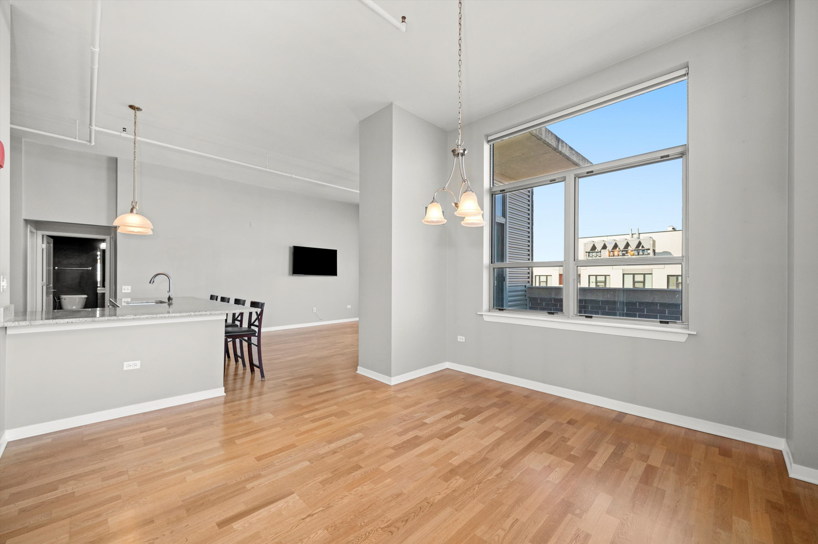 437 W Division Street Unit: 901