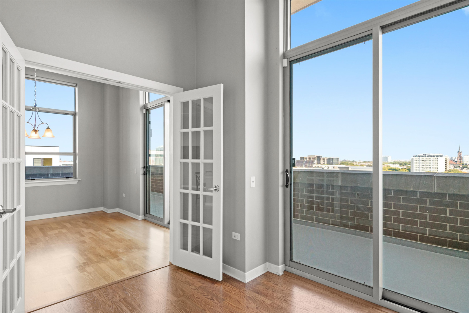 437 W Division Street Unit: 901