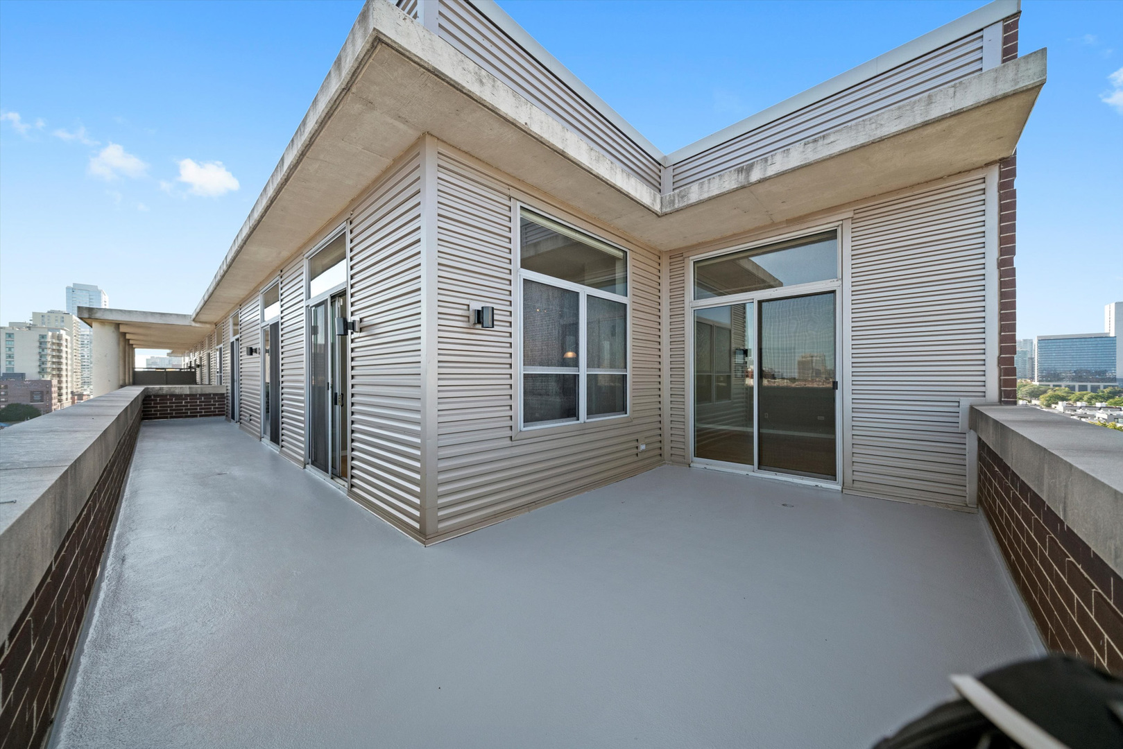 437 W Division Street Unit: 901